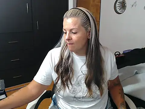 perlagoloza05 online show from October 2025 03:29:02 AM