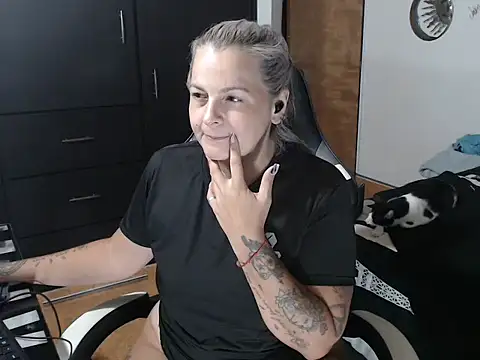 perlagoloza05 online show from October 2025 03:20:01 AM