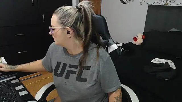 perlagoloza05 online show from November 2025 02:27:01 AM