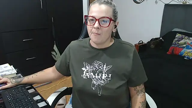 perlagoloza05 online show from October 2025 03:27:01 AM