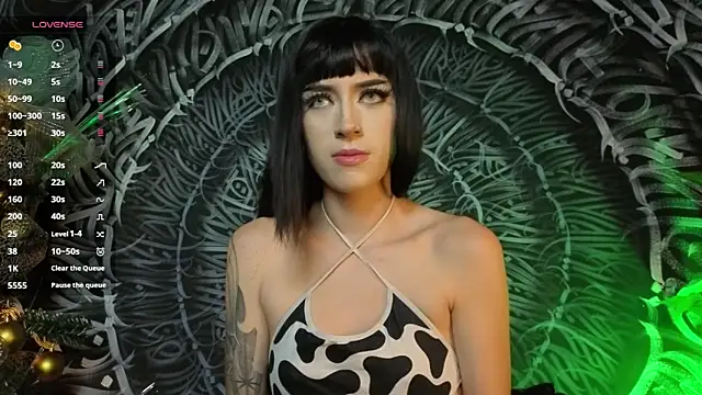 dahlia darkwood online show from December 2025 05:34:01 AM