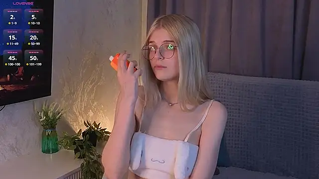 MonicaShiny online show from October 2025 07:22:01 PM