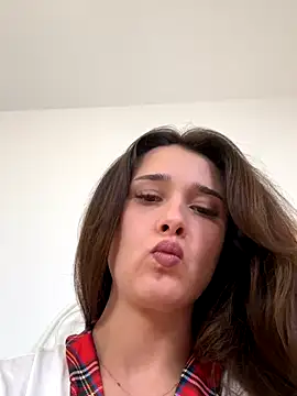 Snapshot of MayaVonDe chatting on November 2025 06:44:01 PM MayaVonDe online show from November 2025 06:44:01 PM