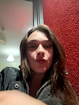 Snapshot of MayaVonDe chatting on November 2025 03:48:01 PM MayaVonDe online show from November 2025 03:48:01 PM