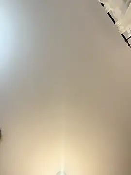 Snapshot of MayaVonDe chatting on November 2025 04:10:01 PM MayaVonDe online show from November 2025 04:10:01 PM