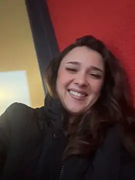 Snapshot of MayaVonDe chatting on November 2025 03:16:02 PM MayaVonDe online show from November 2025 03:16:02 PM