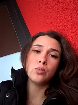 Snapshot of MayaVonDe chatting on November 2025 03:17:01 PM MayaVonDe online show from November 2025 03:17:01 PM