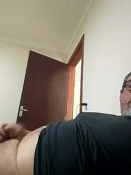 Snapshot of bozocwb chatting on October 2025 12:28:02 PM bozocwb online show from October 2025 12:28:02 PM
