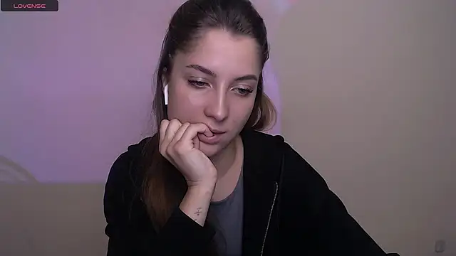Snapshot of _OlivkaSexy chatting on October 2025 11:56:01 AM OlivkaSexy online show from October 2025 11:56:01 AM