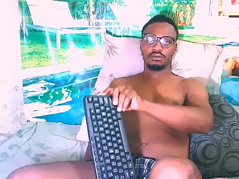 EbonyTiger69 online show from December 2025 05:28:02 PM