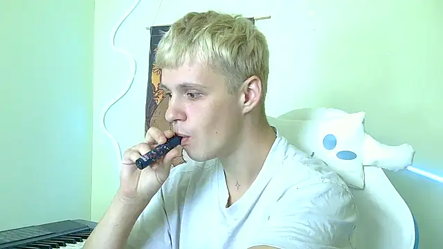 Snapshot of _Timmy_Boy_ chatting on October 2025 11:12:02 AM Timmy Boy online show from October 2025 11:12:02 AM