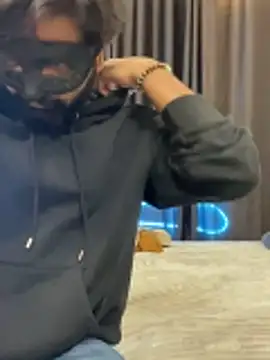 vickyandtania online show from December 2025 05:13:01 PM