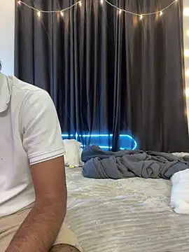 vickyandtania online show from December 2025 04:52:02 PM