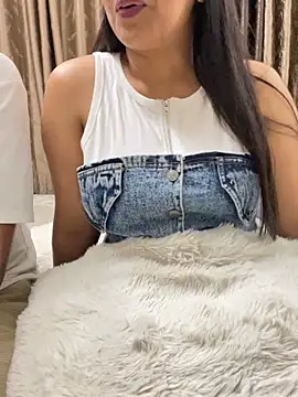 vickyandtania online show from March 2026 05:06:01 PM