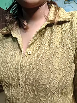 Laura 43 online show from November 2025 07:40:02 PM