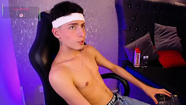 Snapshot of MateoMitchell chatting on December 2025 05:35:02 AM MateoMitchell online show from December 2025 05:35:02 AM