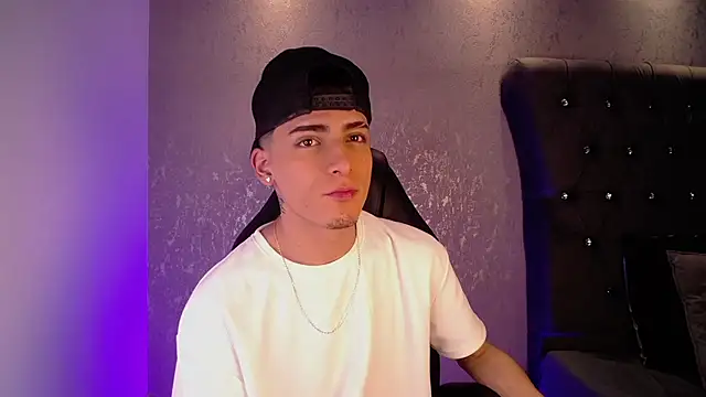 Snapshot of MateoMitchell chatting on November 2025 05:22:02 AM MateoMitchell online show from November 2025 05:22:02 AM