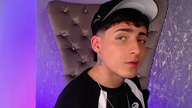 Snapshot of MateoMitchell chatting on November 2025 04:38:02 AM MateoMitchell online show from November 2025 04:38:02 AM