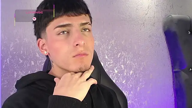 Snapshot of MateoMitchell chatting on December 2025 03:40:01 AM MateoMitchell online show from December 2025 03:40:01 AM