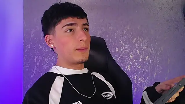 Snapshot of MateoMitchell chatting on November 2025 05:29:02 AM MateoMitchell online show from November 2025 05:29:02 AM