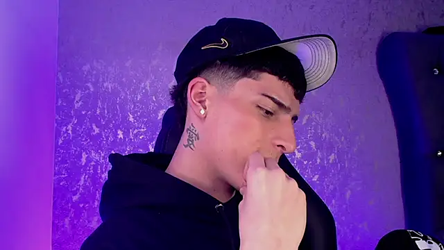 Snapshot of MateoMitchell chatting on November 2025 09:58:02 PM MateoMitchell online show from November 2025 09:58:02 PM