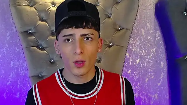 Snapshot of MateoMitchell chatting on October 2025 06:01:01 AM MateoMitchell online show from October 2025 06:01:01 AM