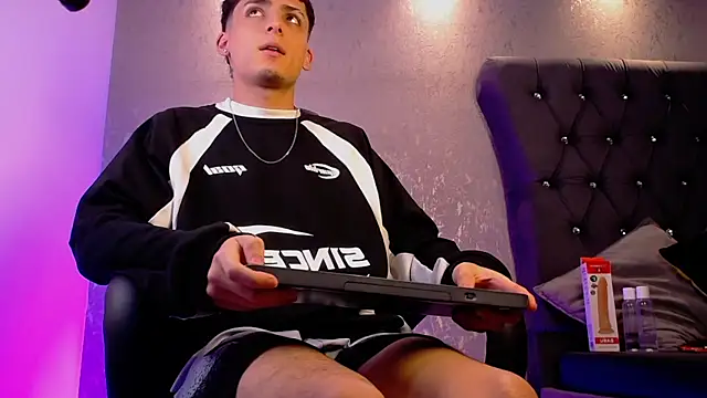 MateoMitchell online show from December 2025 10:32:02 PM