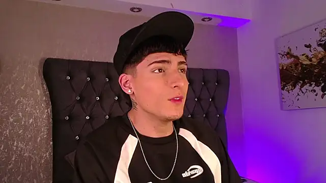 Snapshot of MateoMitchell chatting on November 2025 05:33:01 AM MateoMitchell online show from November 2025 05:33:01 AM