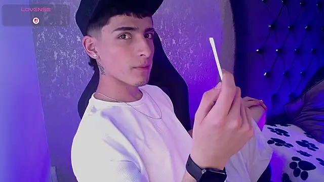 Snapshot of MateoMitchell chatting on November 2025 05:11:02 AM MateoMitchell online show from November 2025 05:11:02 AM