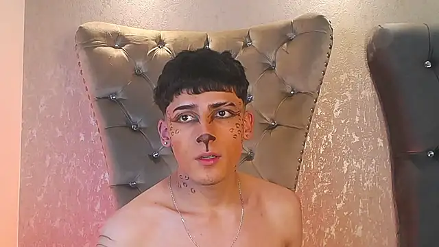 Snapshot of MateoMitchell chatting on October 2025 05:28:01 AM MateoMitchell online show from October 2025 05:28:01 AM