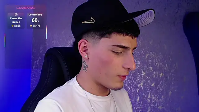 Snapshot of MateoMitchell chatting on November 2025 05:19:02 AM MateoMitchell online show from November 2025 05:19:02 AM