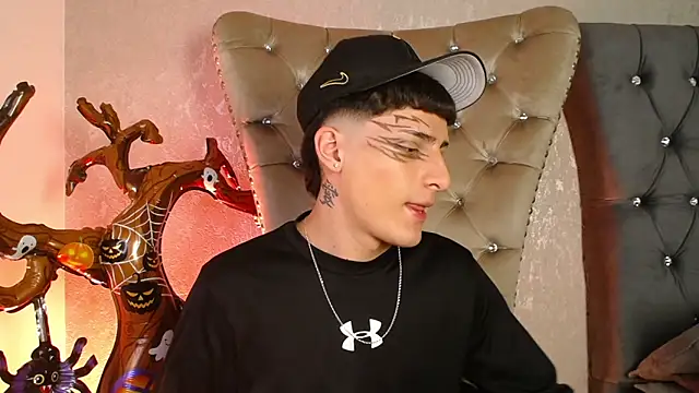 Snapshot of MateoMitchell chatting on October 2025 05:26:01 AM MateoMitchell online show from October 2025 05:26:01 AM