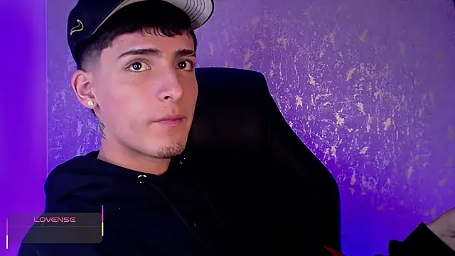 Snapshot of MateoMitchell chatting on November 2025 04:27:02 AM MateoMitchell online show from November 2025 04:27:02 AM