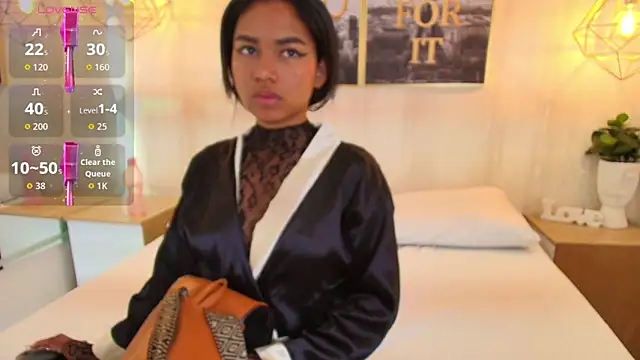 Juliie coper online show from October 2025 12:39:01 PM