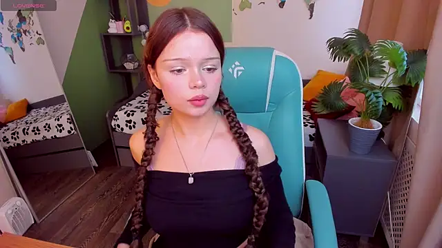 Snapshot of Sarah_babyyy chatting on October 2025 06:26:02 AM Sarah babyyy online show from October 2025 06:26:02 AM