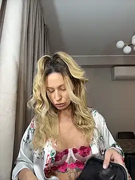 Snapshot of AvaMaddisson chatting on November 2025 03:44:02 AM AvaMaddisson online show from November 2025 03:44:02 AM