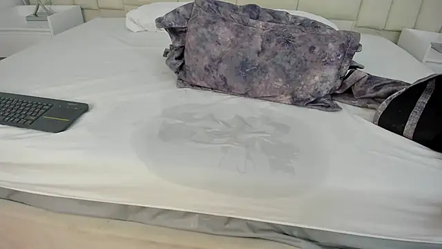 Alanha   online show from November 2025 05:01:01 AM