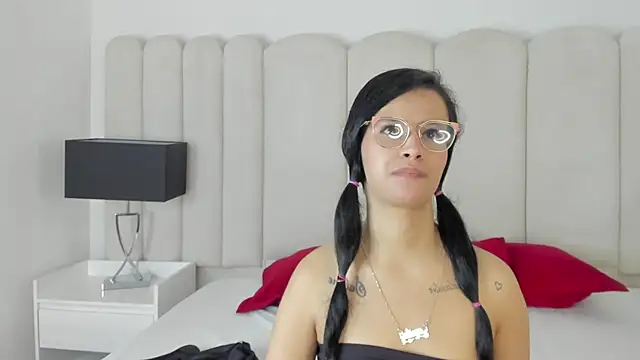 Alanha   online show from November 2025 03:51:01 AM