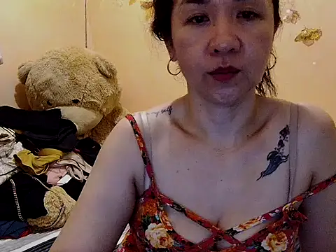 KissHott online show from October 2025 02:17:02 PM