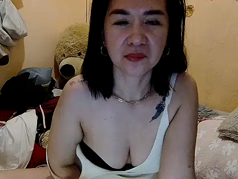 KissHott online show from February 2026 01:30:01 PM