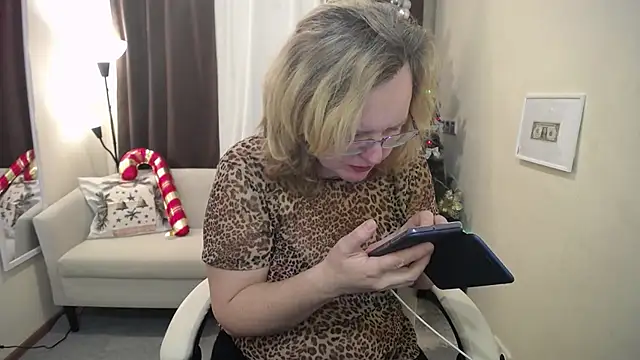 Snapshot of VestaWoody chatting on November 2025 08:14:01 AM VestaWoody online show from November 2025 08:14:01 AM