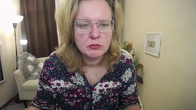 Snapshot of VestaWoody chatting on November 2025 07:01:01 AM VestaWoody online show from November 2025 07:01:01 AM