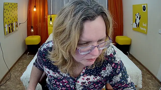 Snapshot of VestaWoody chatting on November 2025 01:01:01 PM VestaWoody online show from November 2025 01:01:01 PM