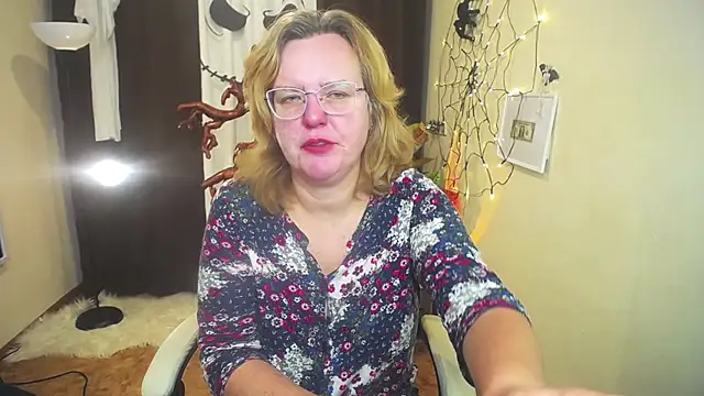 Snapshot of VestaWoody chatting on October 2025 06:15:02 AM VestaWoody online show from October 2025 06:15:02 AM