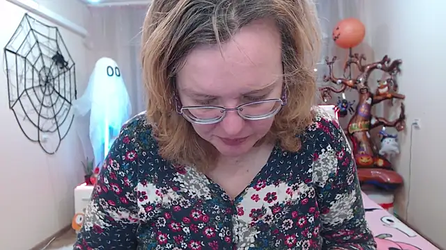 Snapshot of VestaWoody chatting on November 2025 07:13:01 AM VestaWoody online show from November 2025 07:13:01 AM