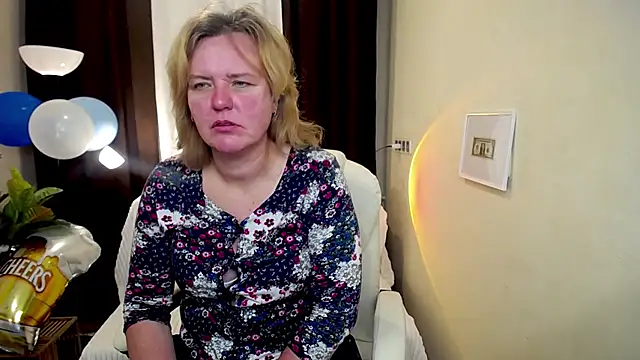 Snapshot of VestaWoody chatting on October 2025 06:26:02 AM VestaWoody online show from October 2025 06:26:02 AM