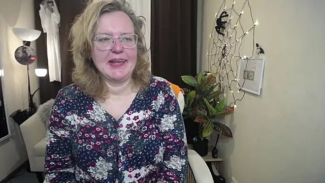 Snapshot of VestaWoody chatting on October 2025 07:05:02 AM VestaWoody online show from October 2025 07:05:02 AM