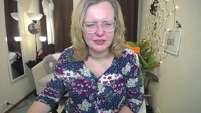 Snapshot of VestaWoody chatting on November 2025 07:02:02 AM VestaWoody online show from November 2025 07:02:02 AM