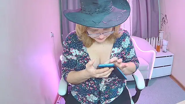 Snapshot of VestaWoody chatting on November 2025 07:19:01 AM VestaWoody online show from November 2025 07:19:01 AM