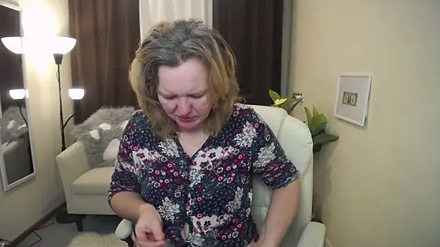 Snapshot of VestaWoody chatting on November 2025 07:01:02 AM VestaWoody online show from November 2025 07:01:02 AM